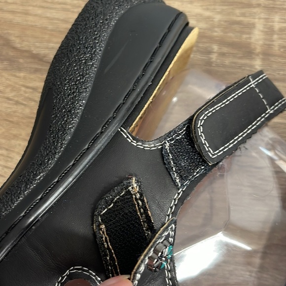 Soft Comfort Black Strappy Sandals Vegan Leather Velcro Padded Insole Size 9 - Picture 6 of 10